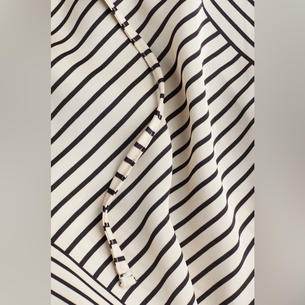 H&M NWOT Geometric Print Pattered Pull on Pants Drawstrings Size L Satin Striped - Picture 5 of 8